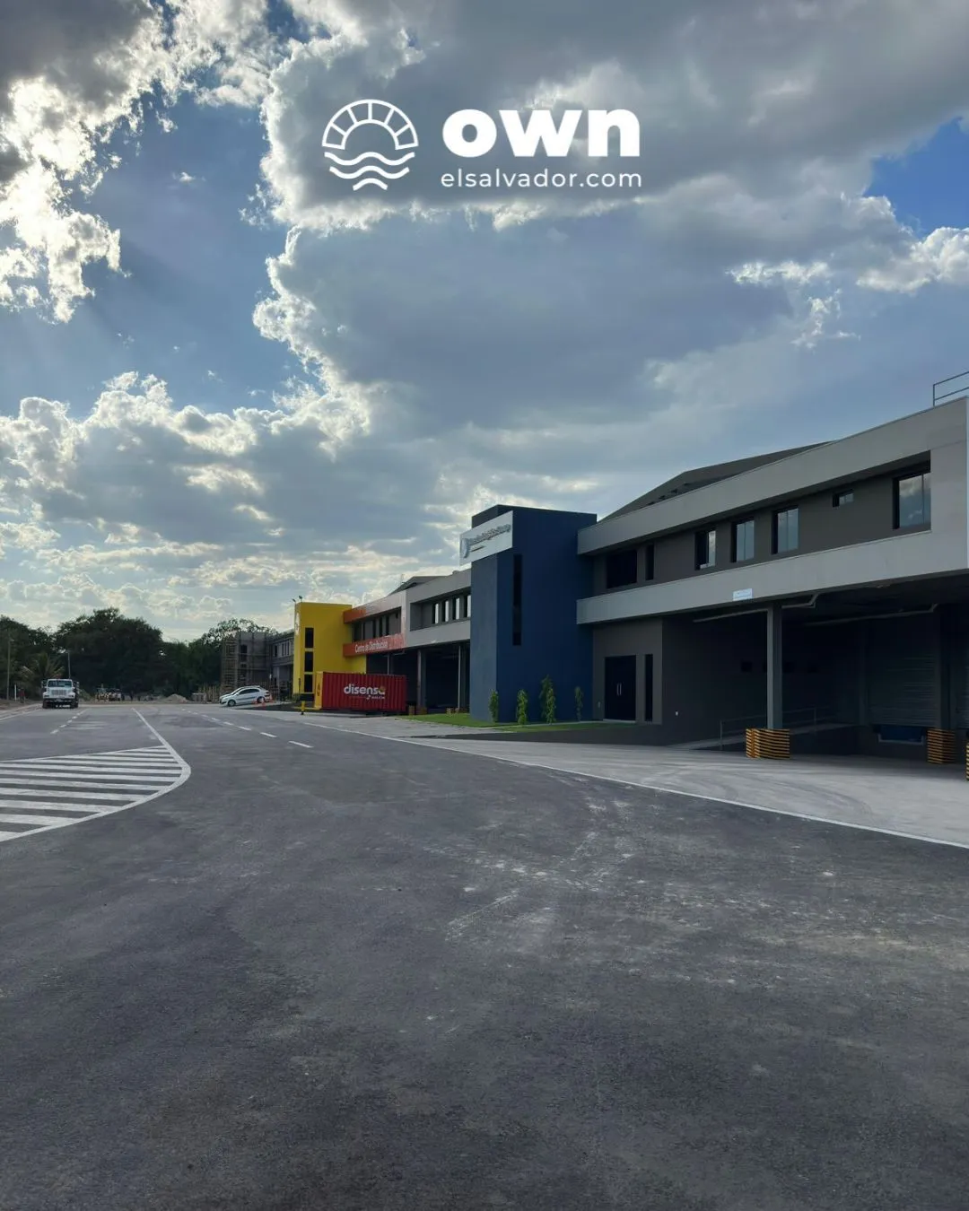 EXPOSÉ Industrial Park — finished facade with loading docks, Apopa, San Salvador